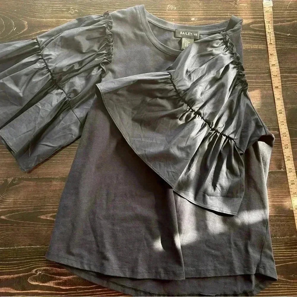 BAILEY 44 95% cotton top with Flutter sleeves. Dark navy color - Picture 4 of 5